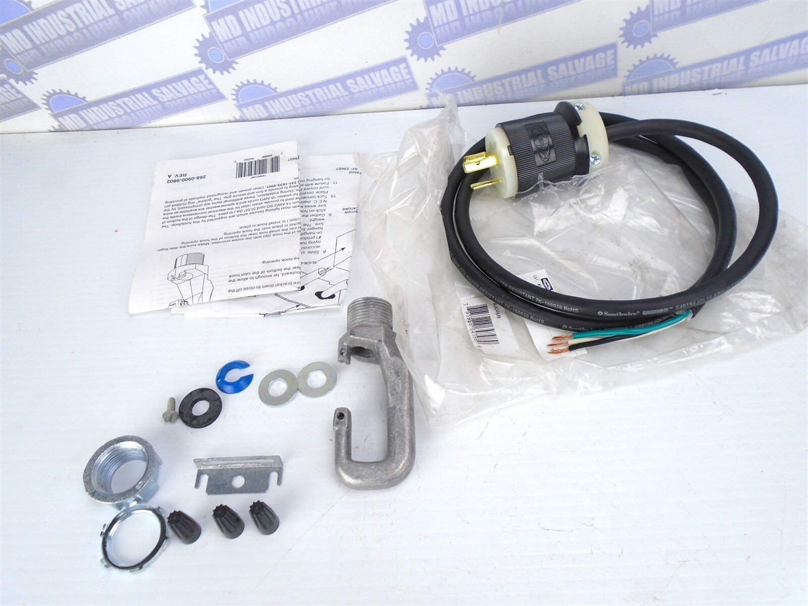 HUBBELL - HOOK/LOOP Fixture Hanger w/480VAC PLUG & CORD BLAC4HLP5 - (NEW in BAG)