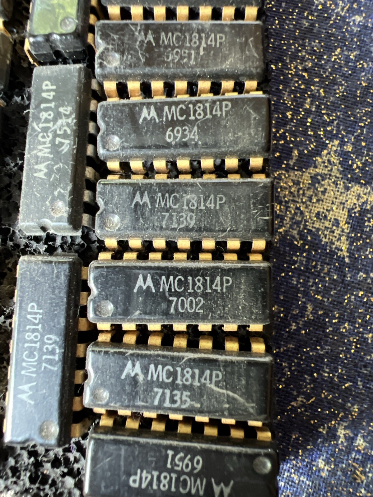 **  QUANTITY 1  **  MOTOROLA MC1814P RARE GOLD LEGS
