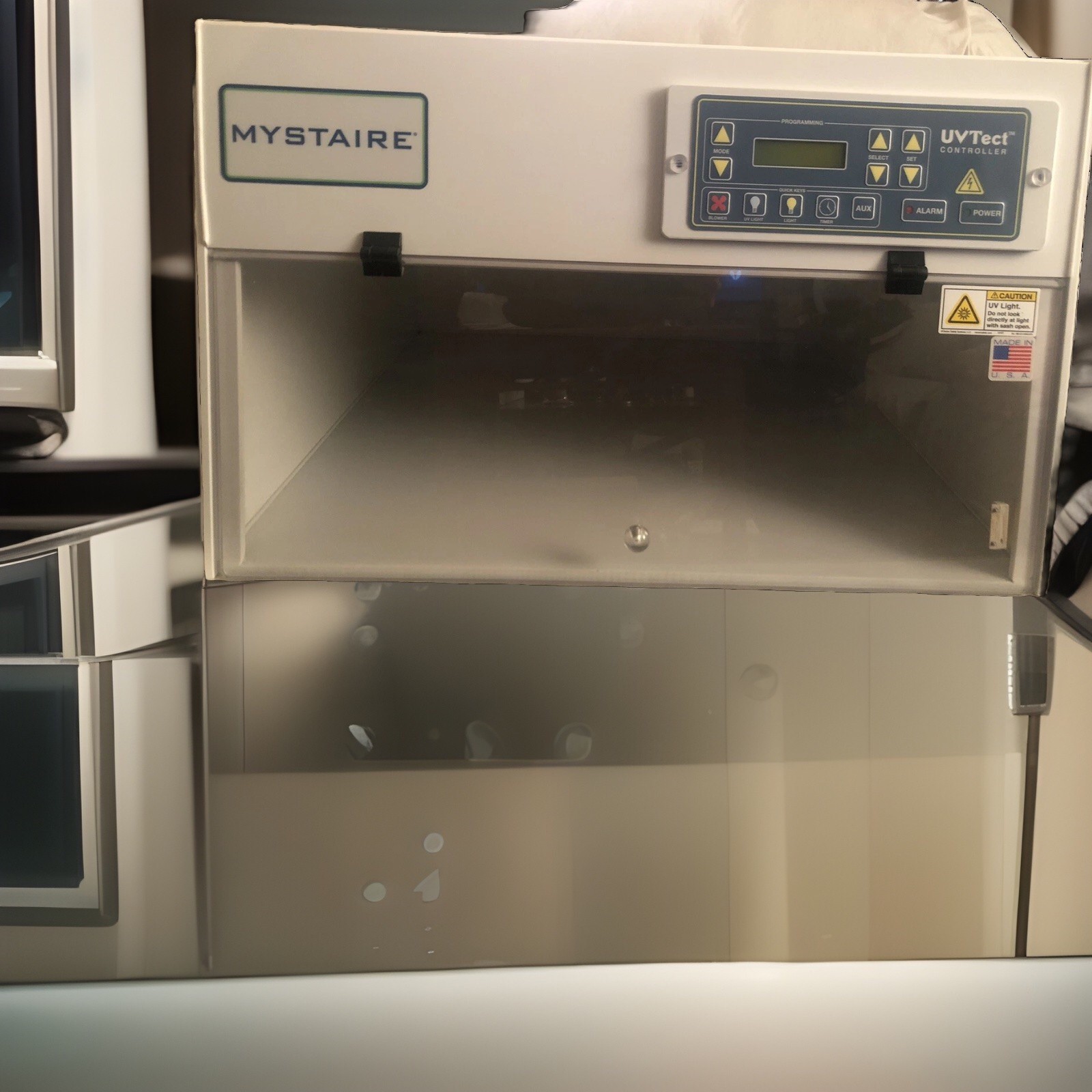 Mystaire 24in UV Light Box with Microprocessor Controller/ With Brand New Bulbs