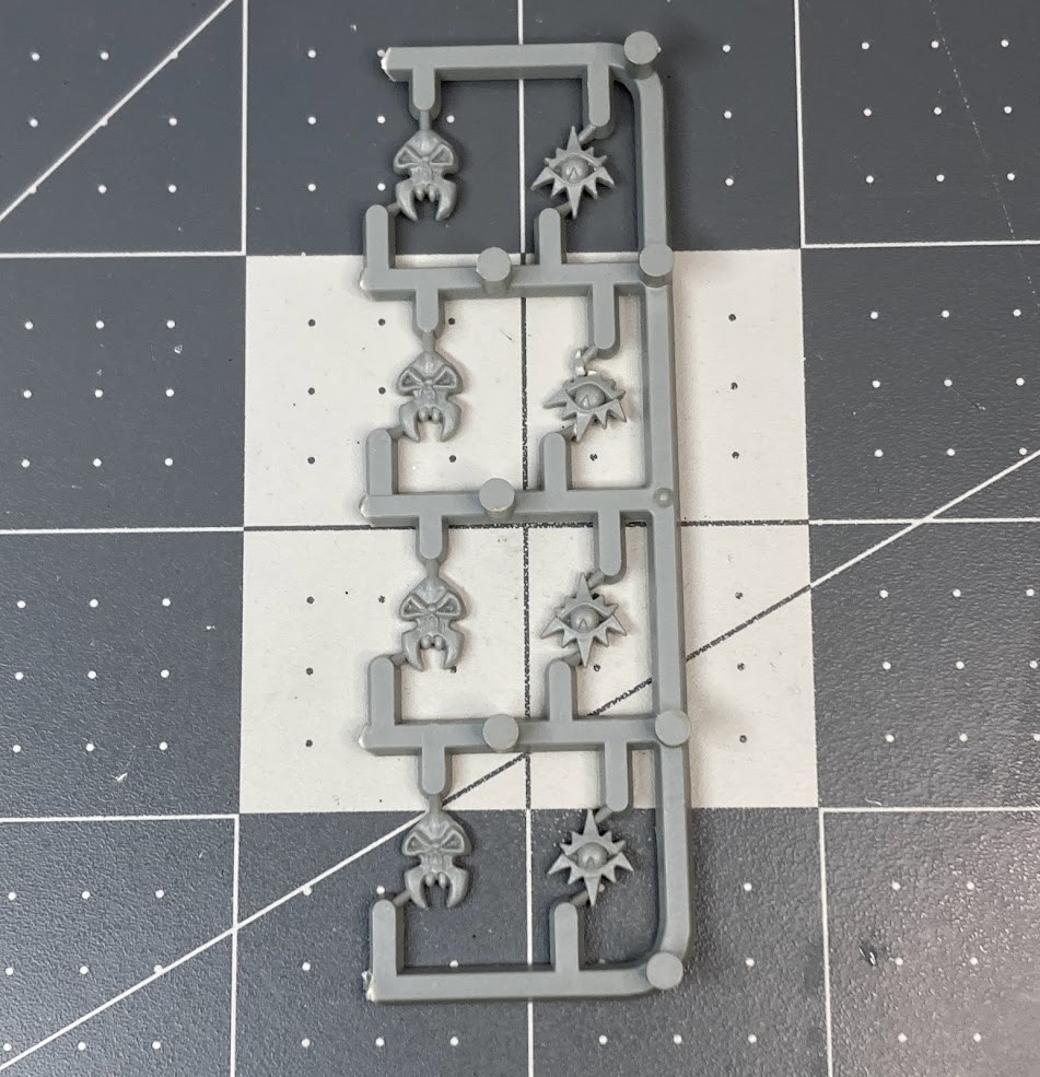 Vintage Warhammer ORC & GOBLIN SHIELD ICON / EMBLEM Sprue 1998 Old World GW BU26