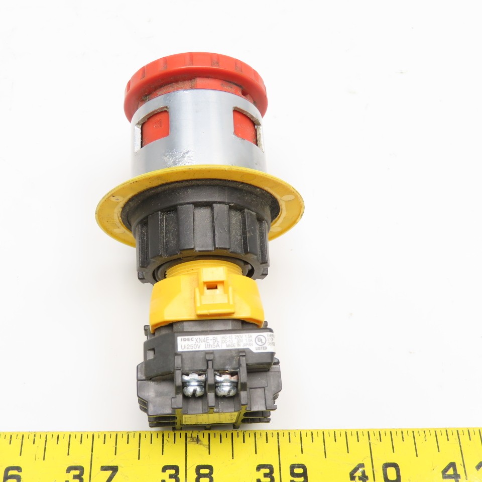 IDEC XN4E-BL 250V Twist To Release LOTO Emergency Stop E-Stop Switch