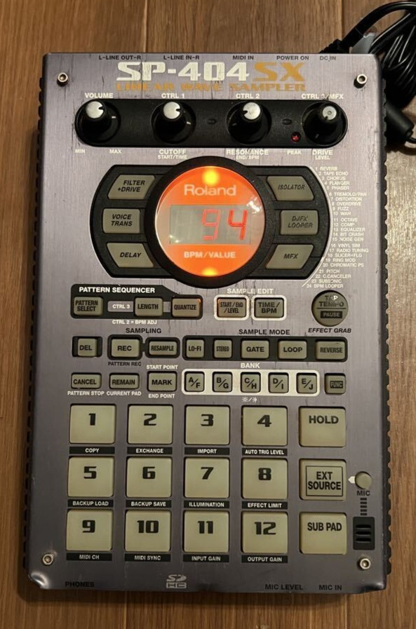 Roland SP-404SX Compact Linear Wave Sampler