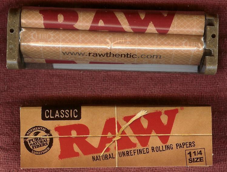 RAW Hemp Plastic 79mm Roller + 1 1/4 Classic Unbleached Rolling Papers 50 leaves