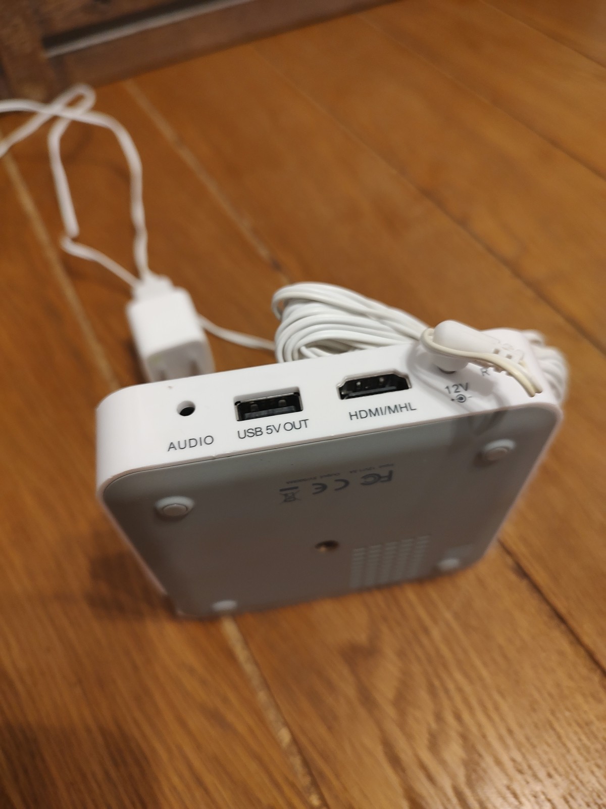 IVATION Projectionist Series HDMI PROJECTOR , Used