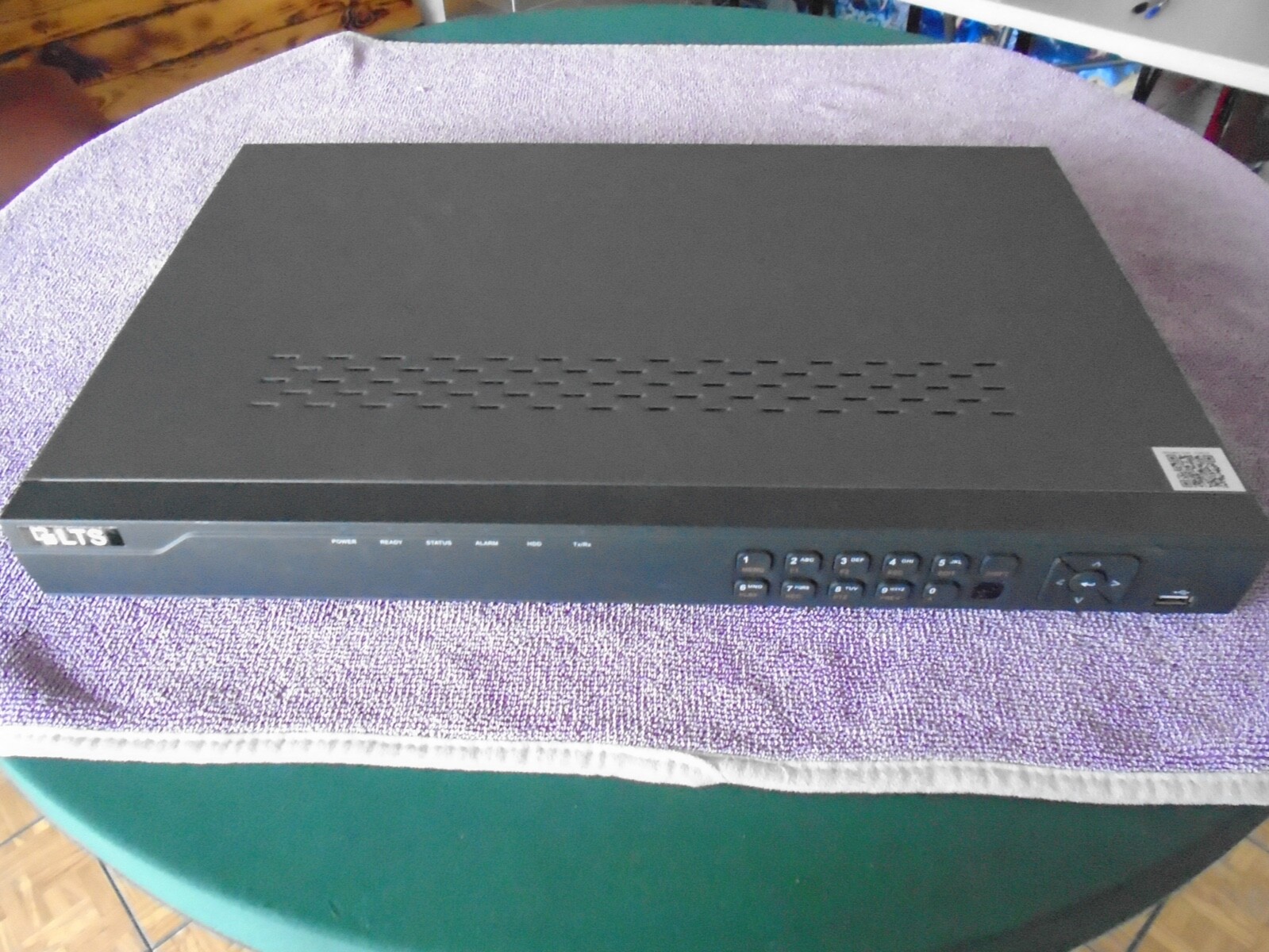"GENUINE" LTS LTN8708-P8 H.264 Plug & Play with 8 independent PoE NVR 2 SATA "