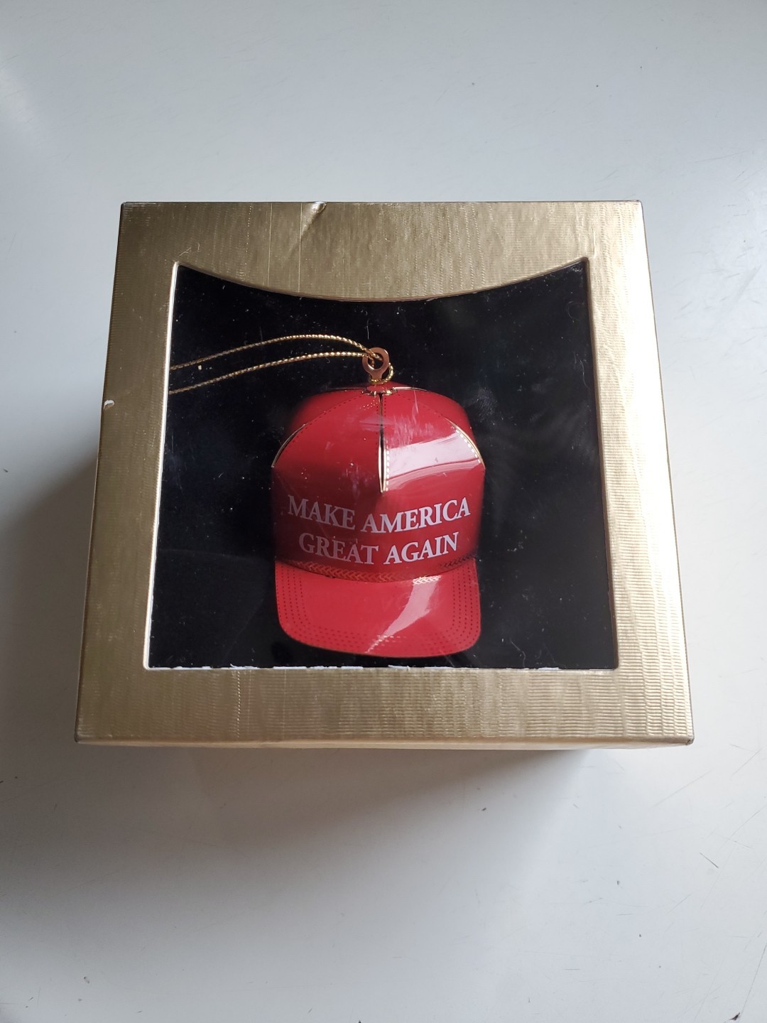 Trump 2016 Christmas Ornament Red Hat MAKE AMERICA GREAT AGAIN Maga NIB Gold