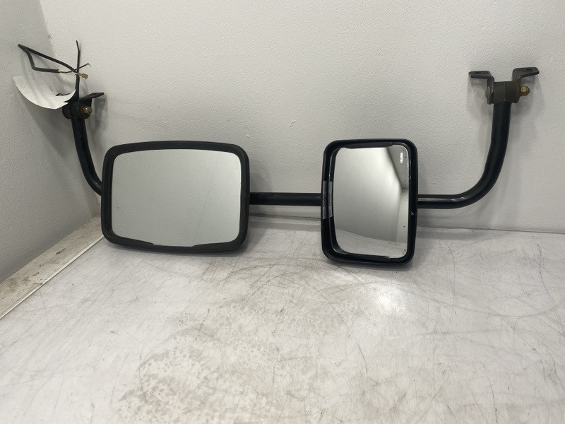 2013 International School Bus Mirror 2230194C91 (613-14381)