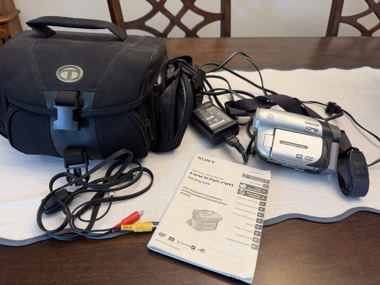 Sony handycam carl zeiss 20x Compact Carrying Case Manual Charging Cord VideoCam