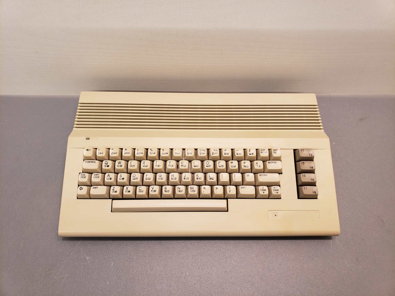 Vintage Commodore 64C Console Home Personal Computer Console only, Tested