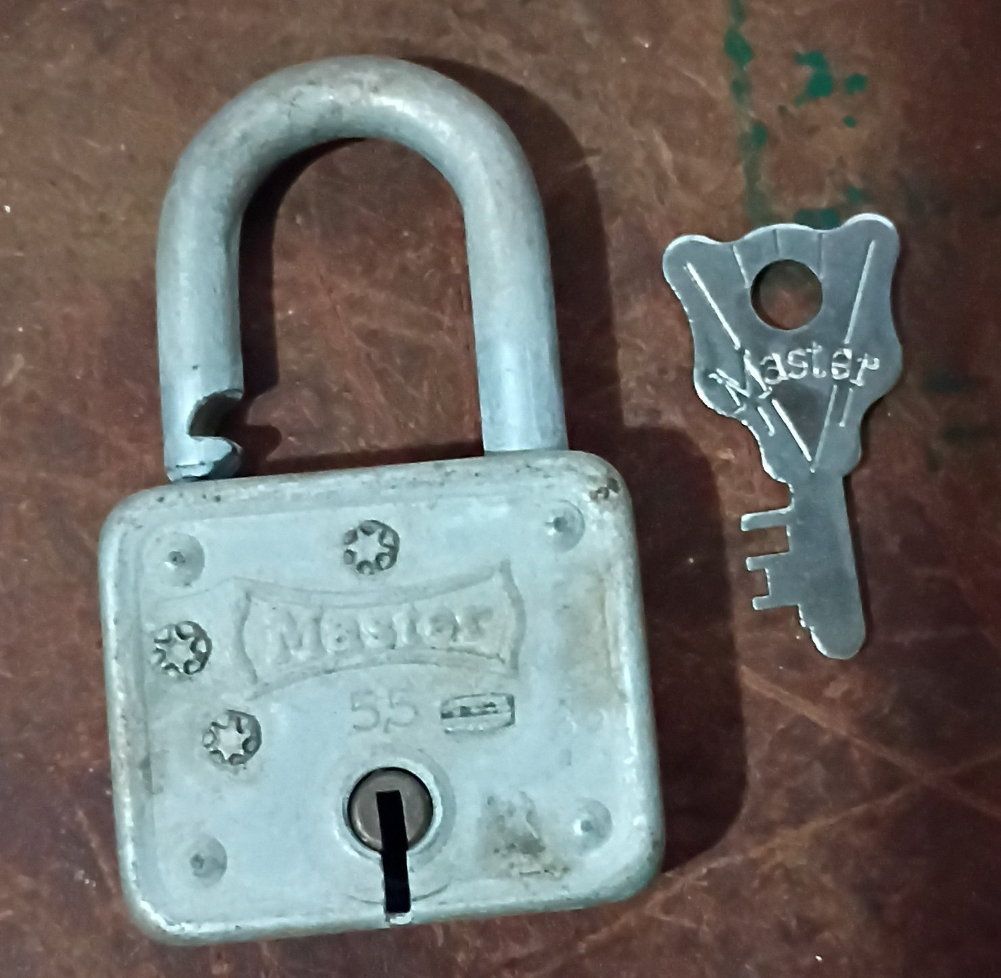 Master 55 Gray Steel Keyed Padlock, 8mm Shackle, 1 Key, Medium (1 Pack)