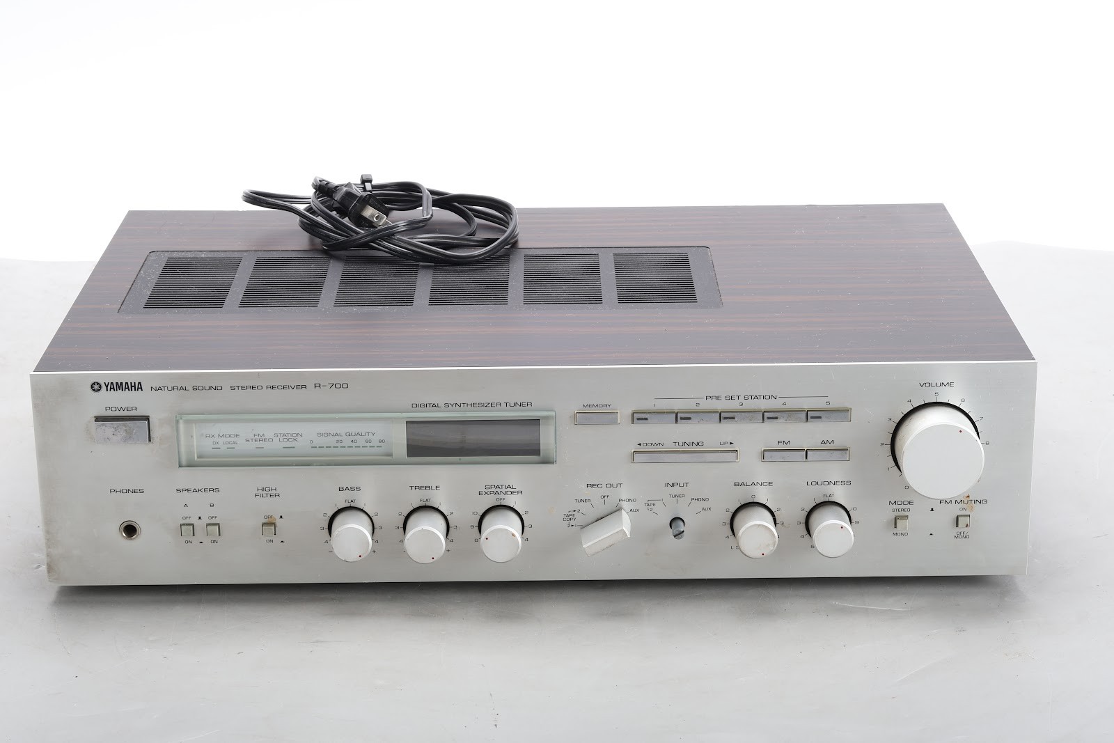 Yamaha R-700 Natural Sound Stereo Receiver - Fair Condition