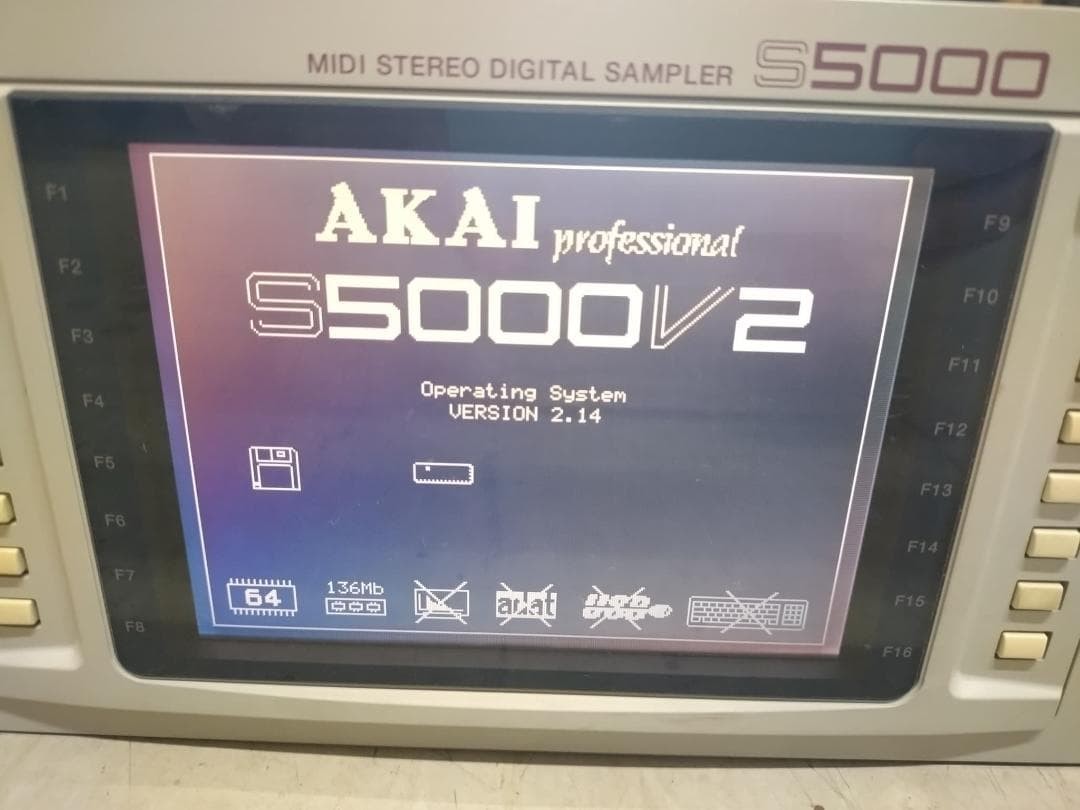AKAI S5000 MIDI Stereo Digital Sampler