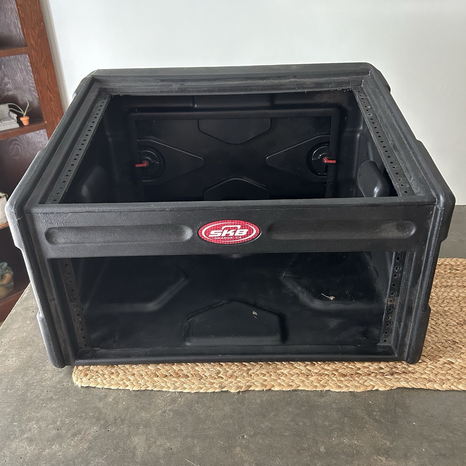 SKB Audio DJ Rack Case W/Slanted Top Mixer Case