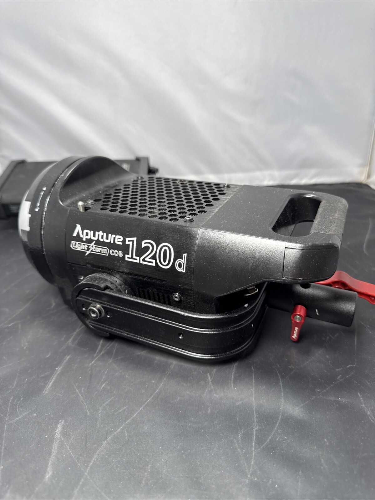 Aputure LS C120d II Light Storm COB 2.4Ghz Daylight Kit