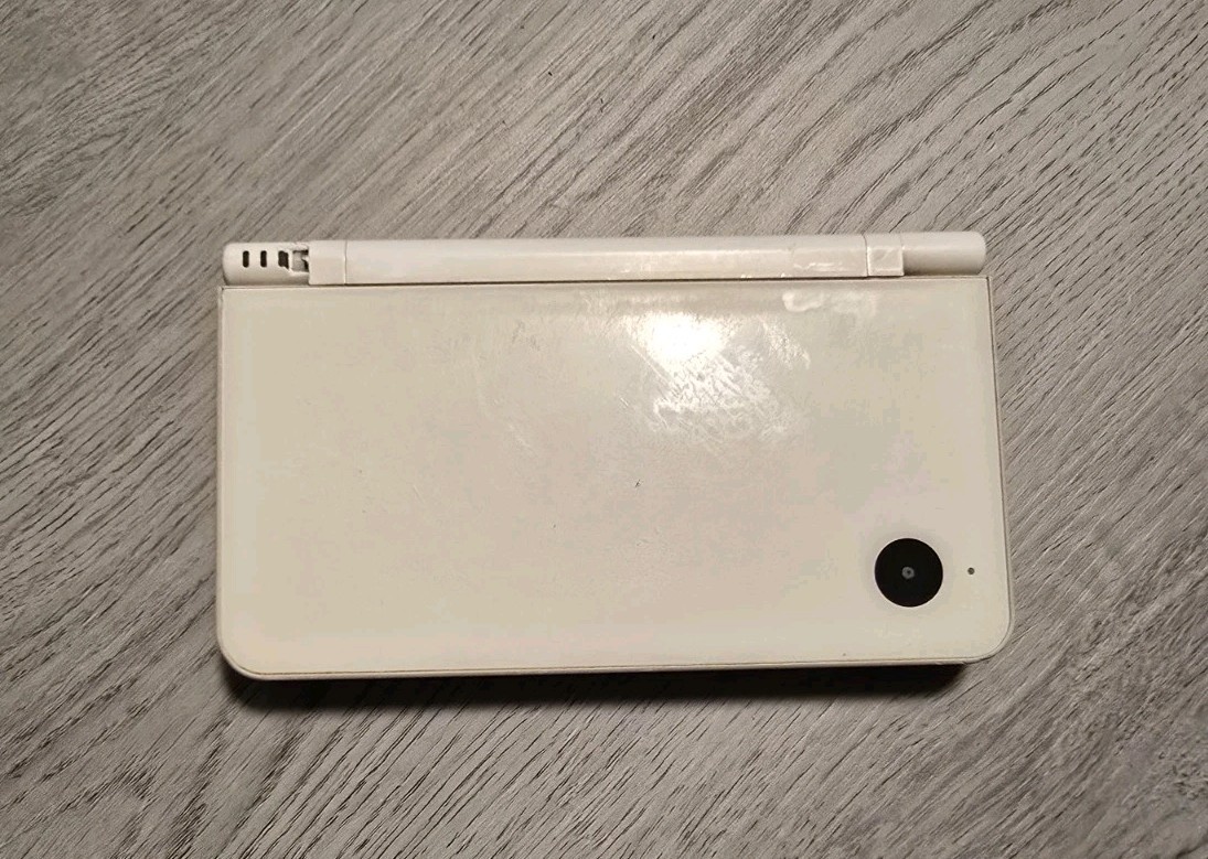 Nintendo DSi LL White Japanese, Console Onl, As-is, For Parts REGION FREE