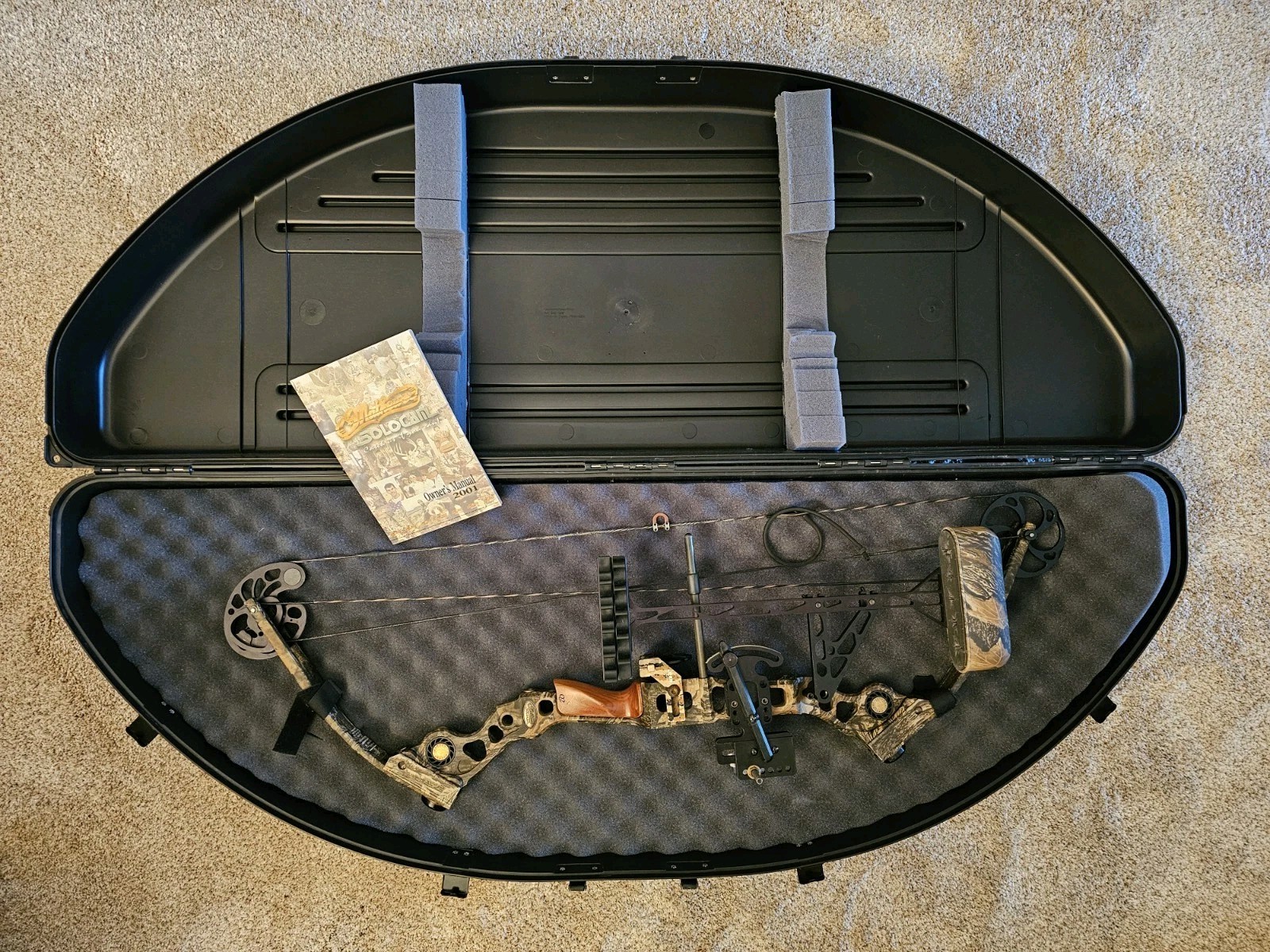 Mathews Q2 - RH - 60#  Bow with GW5 Sight Mathews Quiver Hard Case Owners Manual
