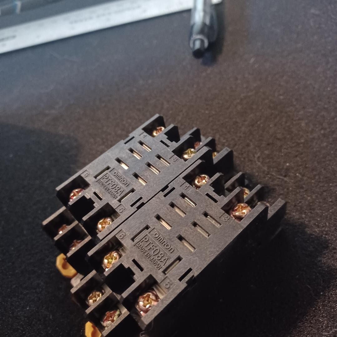 2 PCS OMRON DIN RAIL MOUNT RELAY SOCKET PT08A  NEW
