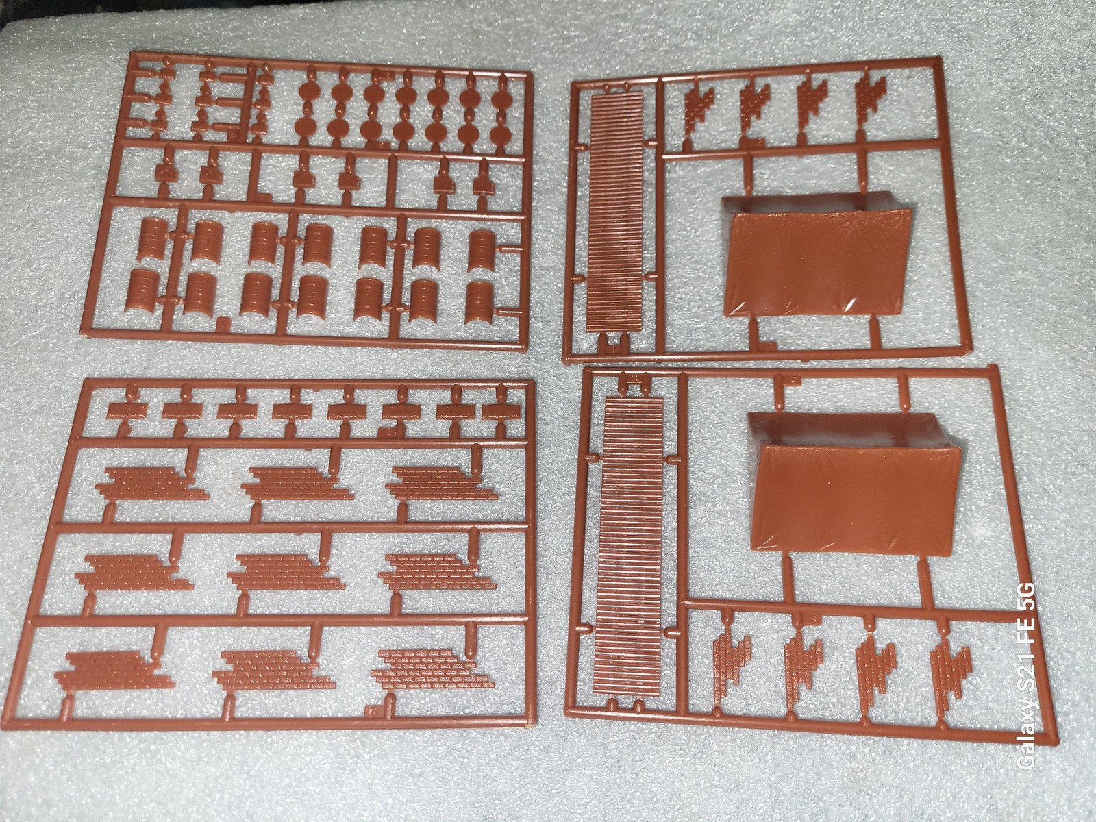 Fujimi Diorama Accessory Set Tents Oil Drums Foot Bridges & More 1/76 Scale D4