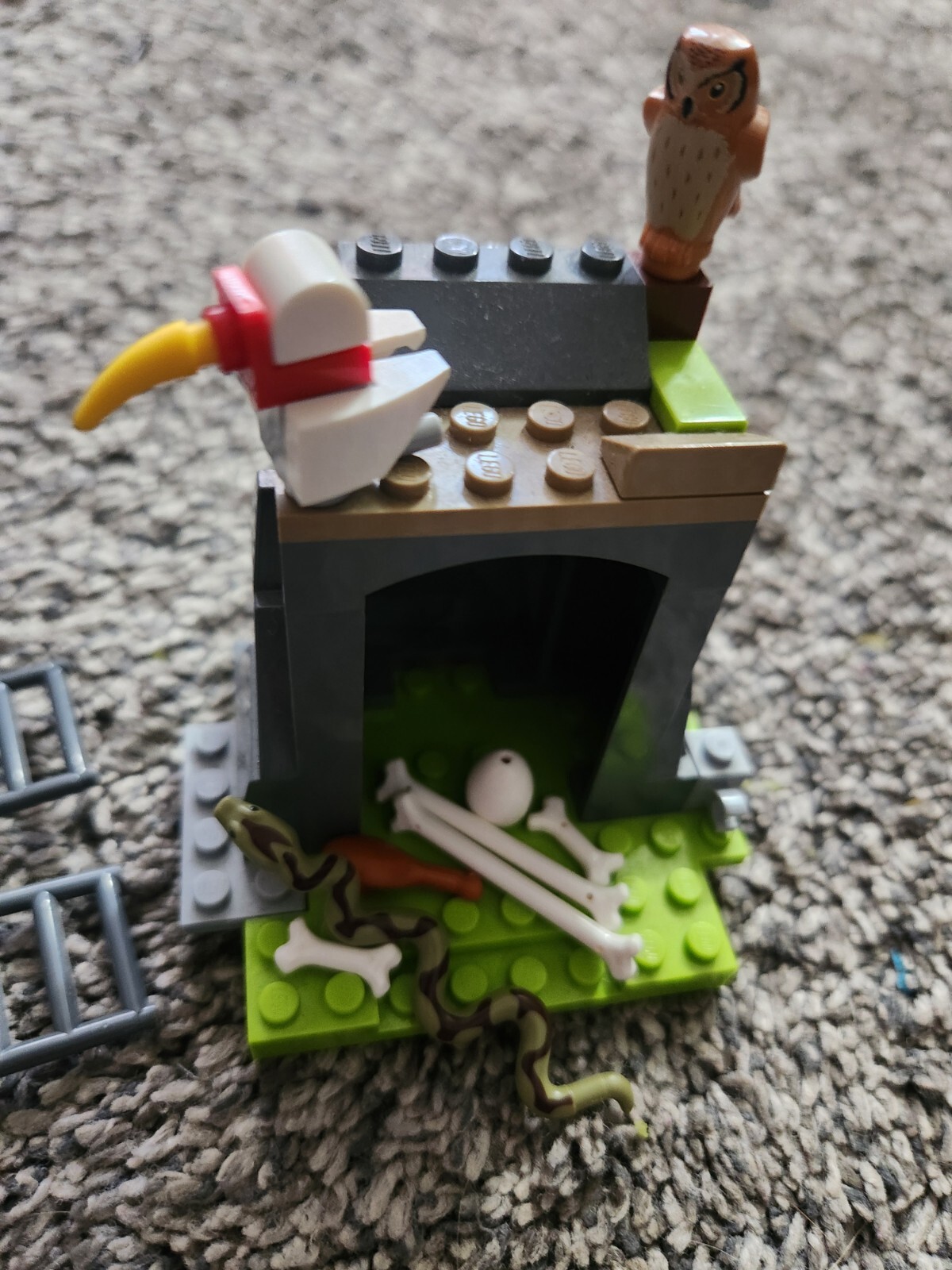 LEGO Jurassic World Raptor Pen Scene 4 Wheeler