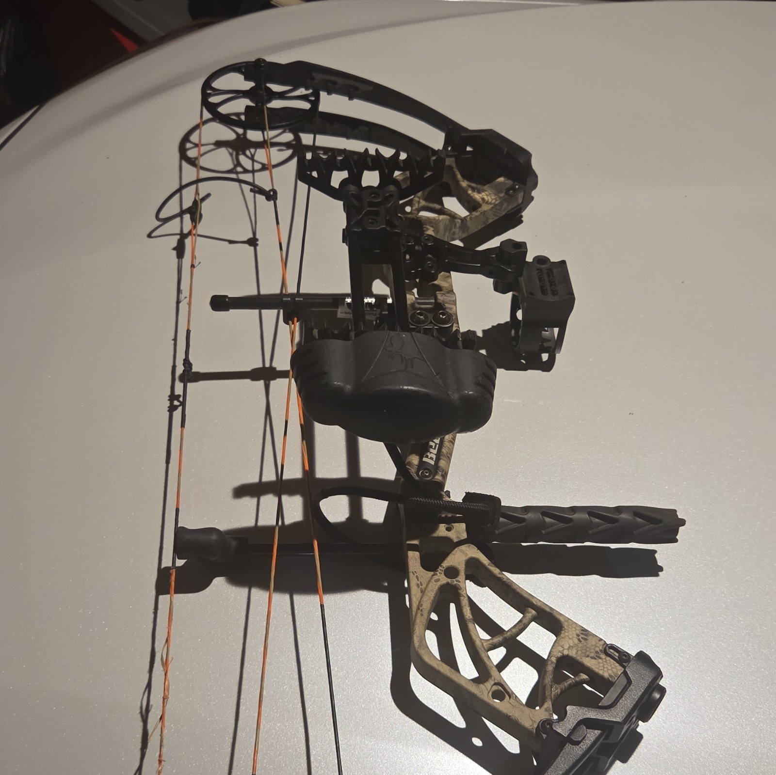 PSE Stinger Right Hand Compound Bow 60lb 29in Draw Camo/Black Accessories