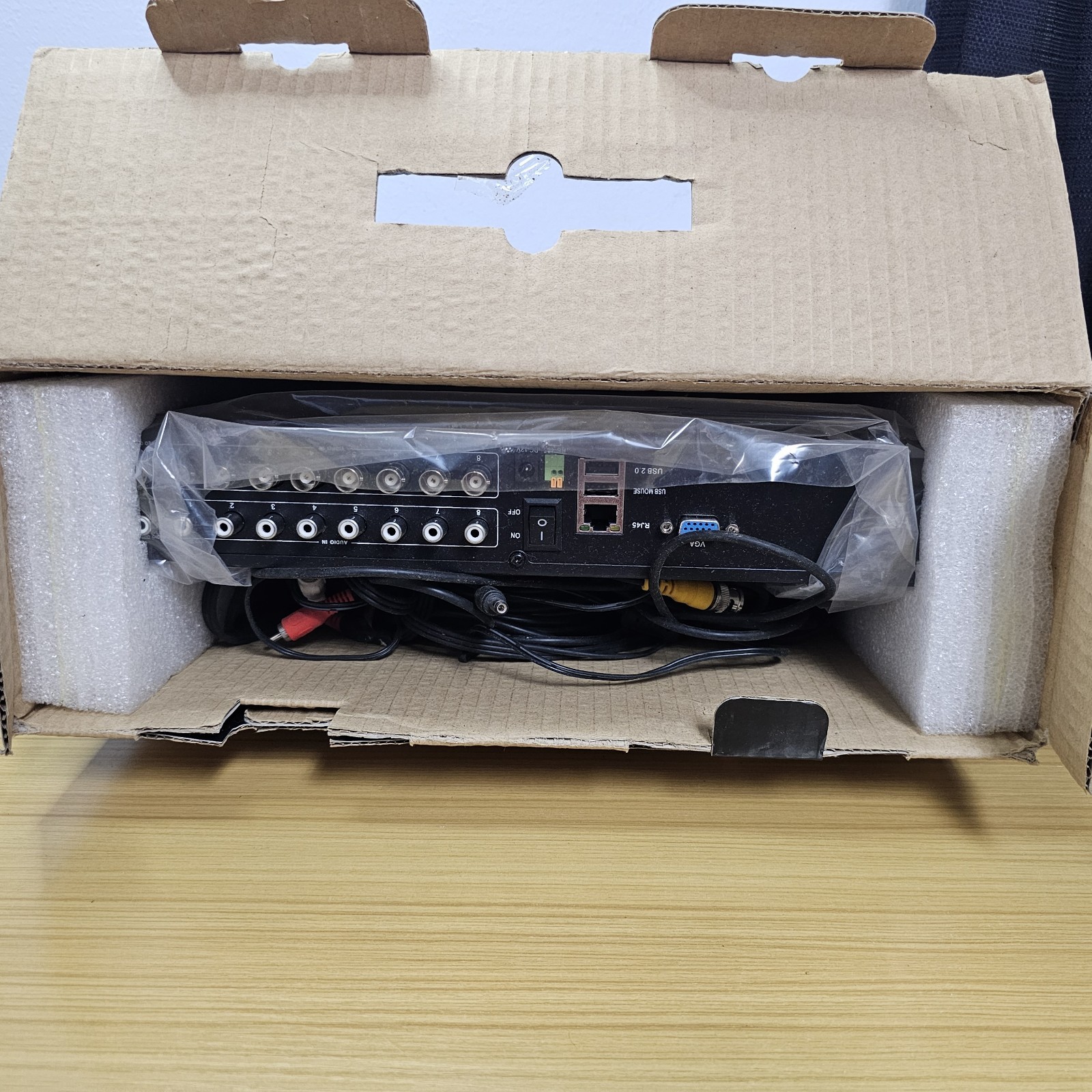 WinBook Security Surveillance DVR Model D6008DV