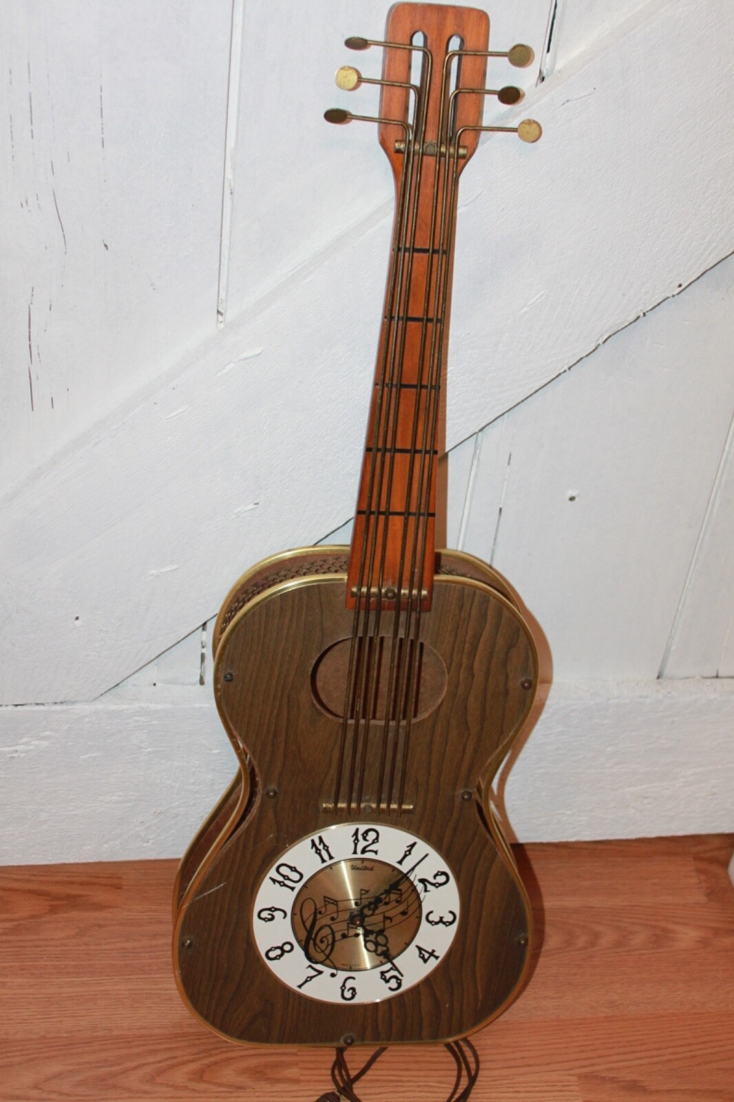 Mid Century United ElectriGuitar Wall Clock (Sessions) Electric, IT KEEPS TIME!!