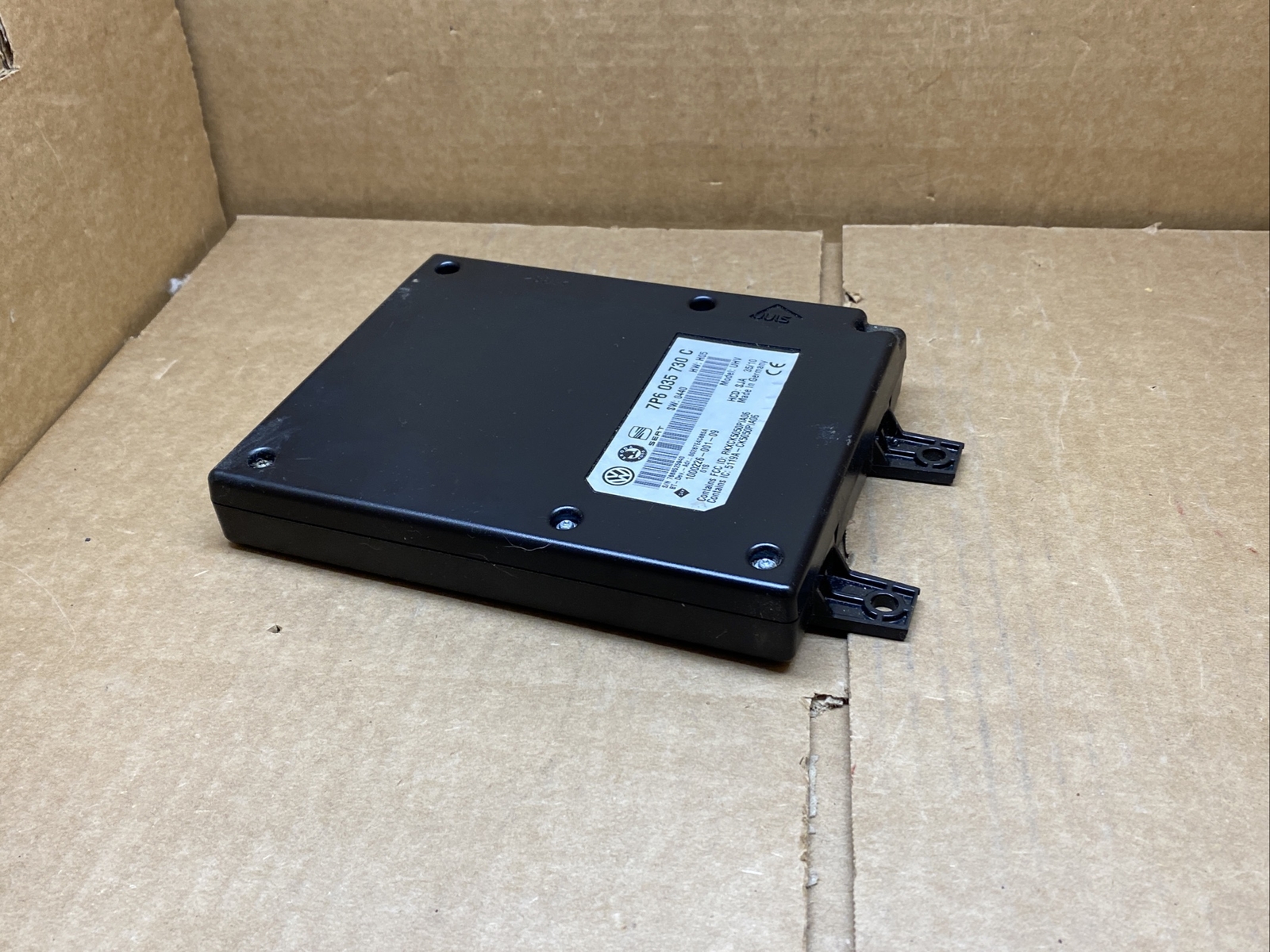 Volkswagen VW Bluetooth Communication Module 7P6 035 730 C 7P6035730C