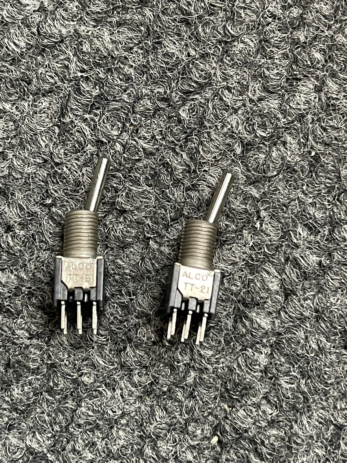 Toggle Switch TE Connectivity ON-ON DPDT 7721NGPC9T1/4  1-1437562-1 Alcoswitch