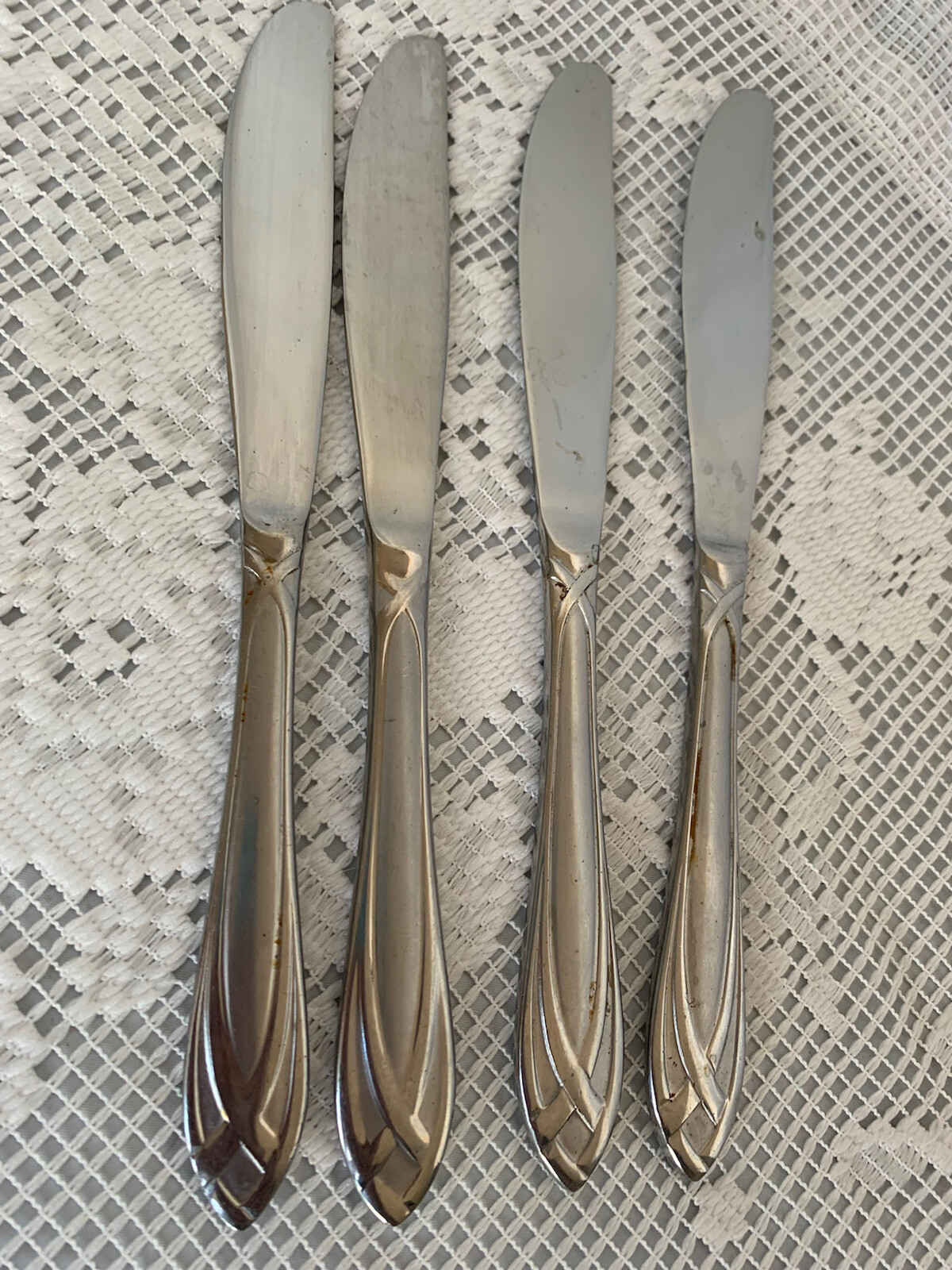 Hampton Lace Frosted Stainless Flatware 4 Dinner Knives Solid 18/0