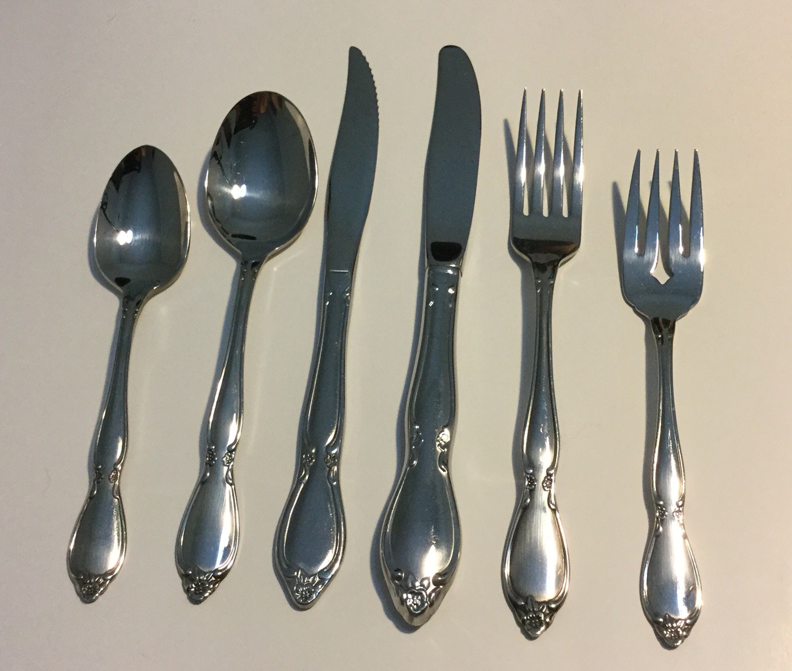 ONEIDA - CHATELAINE - COMMUNITY - YOU CHOOSE CHOICE - STAINLESS FLATWARE * EUC