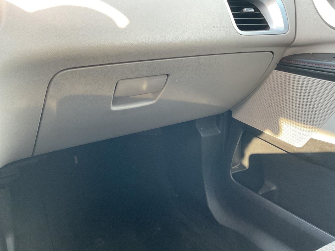 EQUINOX   2014 Glove Box 4548589