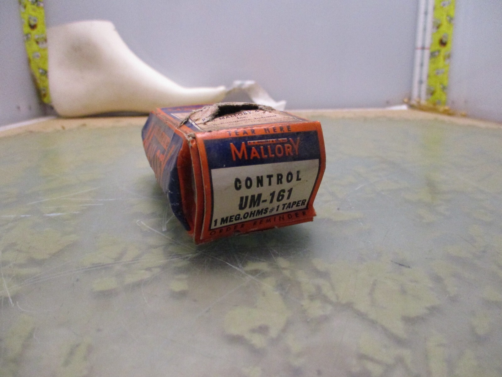 Vintage Mallory UM-161 1 Meg. Ohms #1 Taper Midget Control [3A-6]