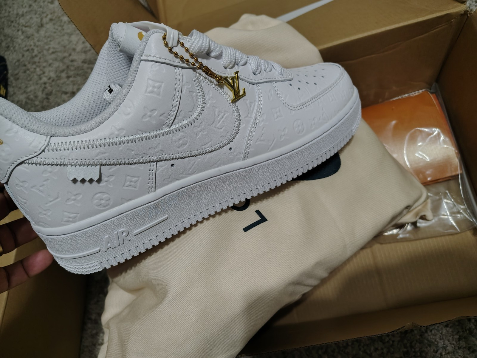 Nike Air Force 1 Low White Men's Lace-Up Athletic Sneakers with Chain Charm