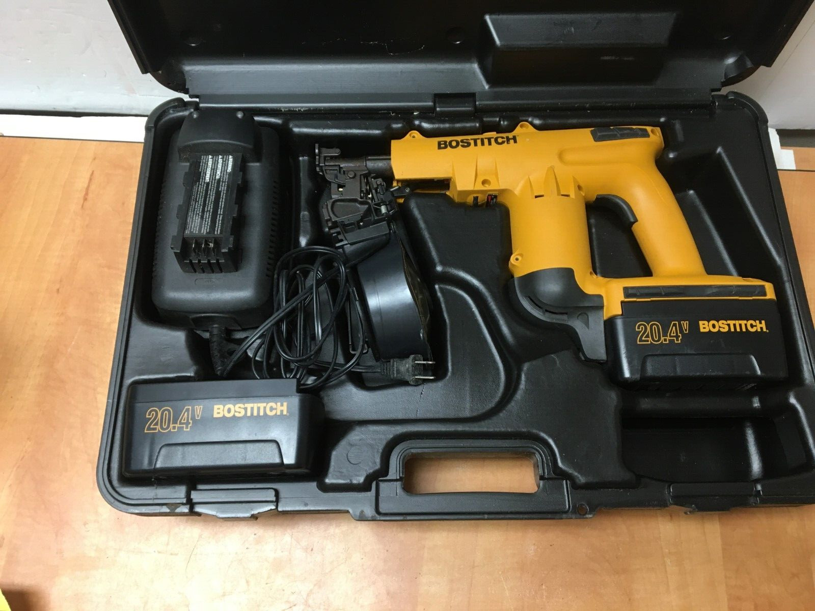 Bostich CRN38K Coil Roofing Nailer 20.4V Cordless with case READ