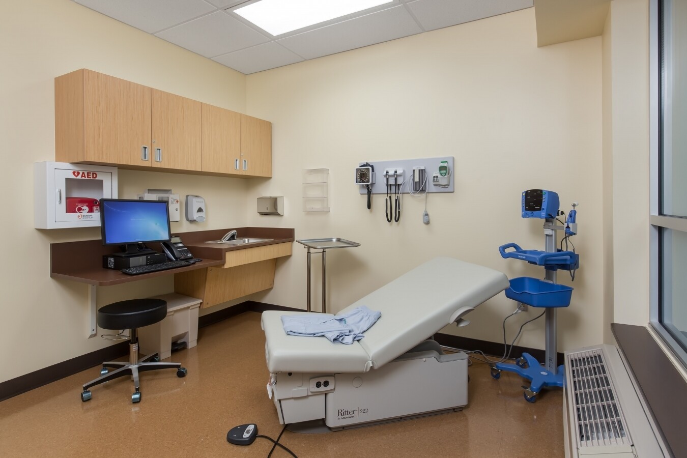 Midmark/Ritter 223 ADA  Barrier Free  exam table Re upholstered