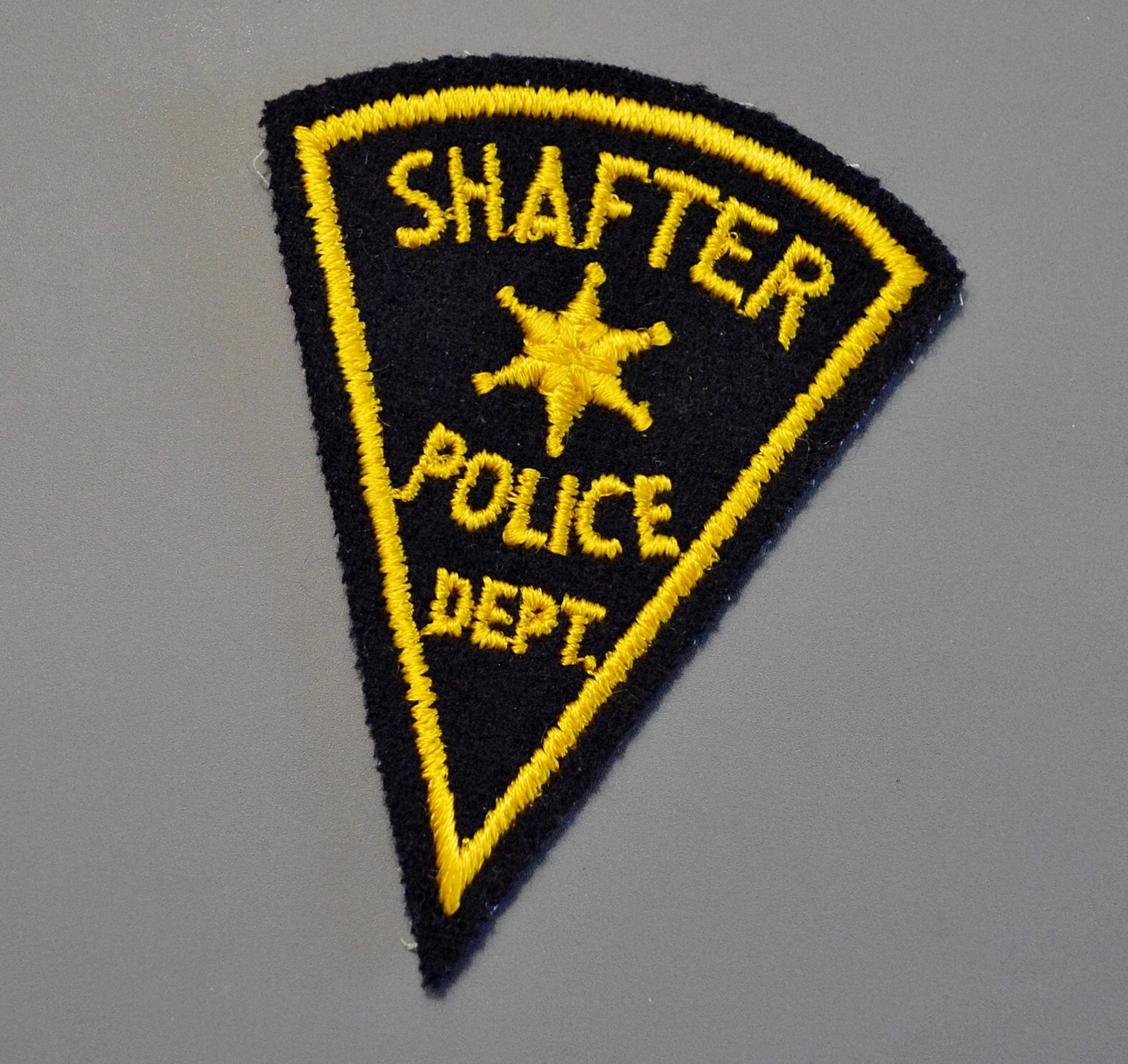 Shafter California Police Older Style Felt Pie Shape Patch ++ Near Mint CA