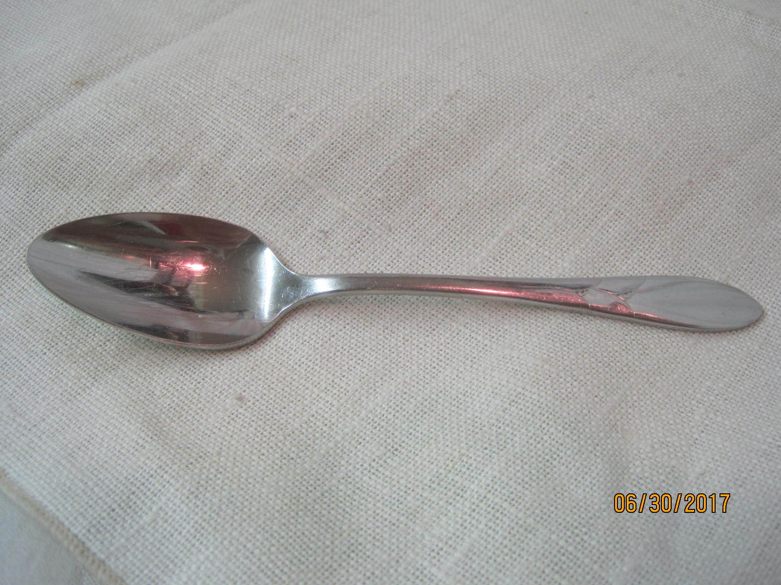 Vintage Oneidacraft Deluxe stainless Teaspoon Debonair