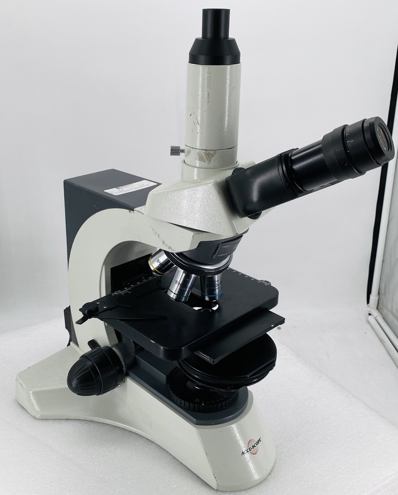 ACCU-SCOPE 3025 LED MICROSCOPE SERIES w/ 4X MICROSCOPE OBJECTIVE LENS