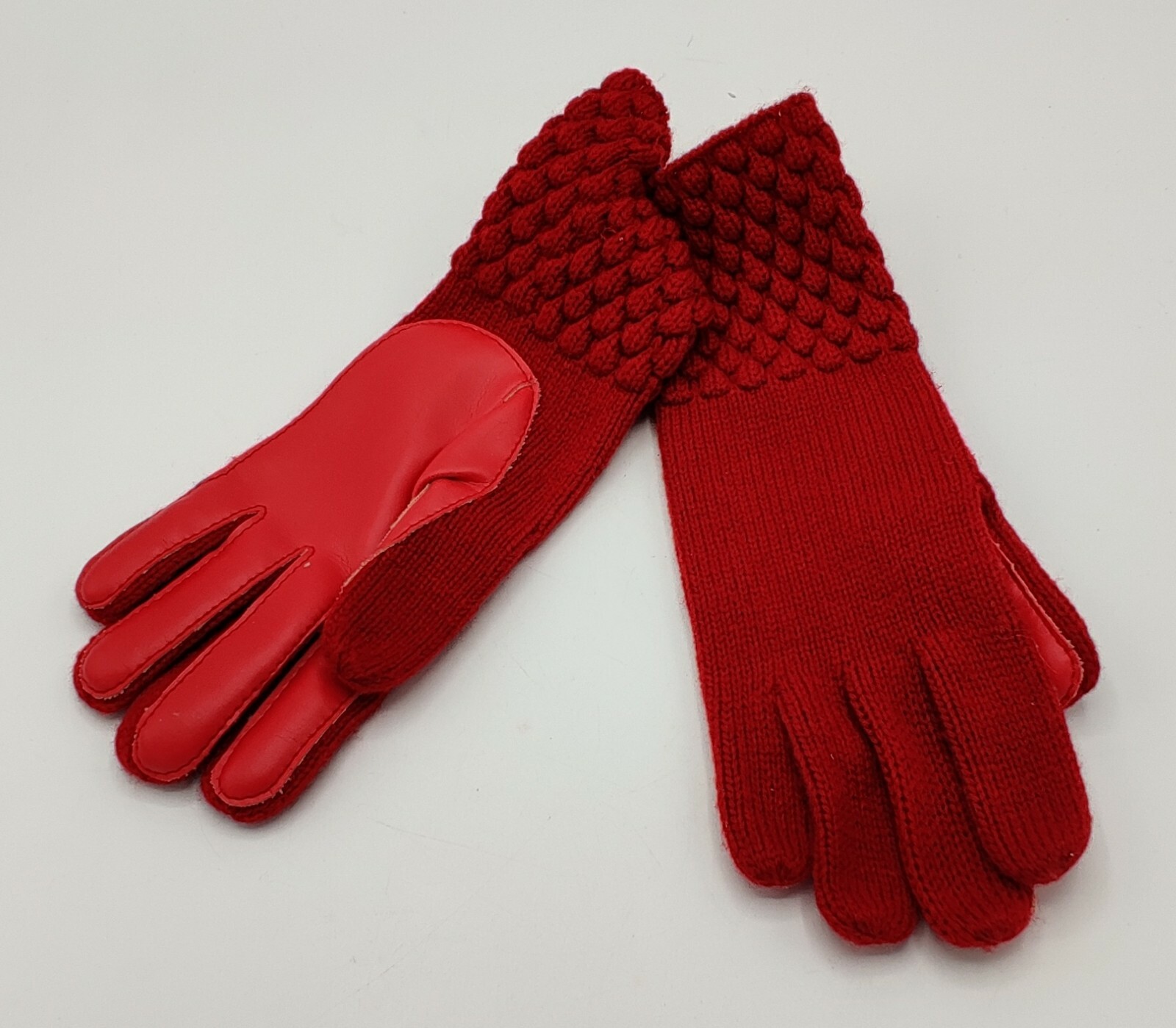 Brand New NOS Beautiful Pair Vintage ARIS Red Acrylic One Size Stretch Gloves