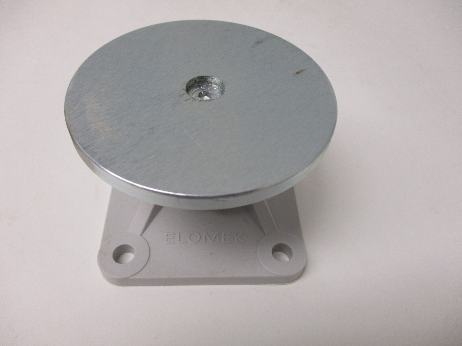 ELOMEK 722 ARMATURE TO BE USED WITH DOOR HOLDER MAGNETS 720T AND 721T.