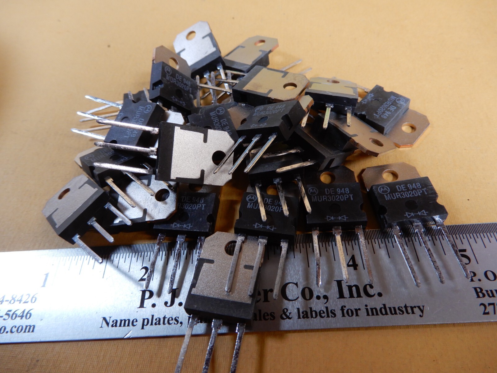 Motorola MUR3020PT Ultrafast Dual Diode Common Anode Qty 25 NOS