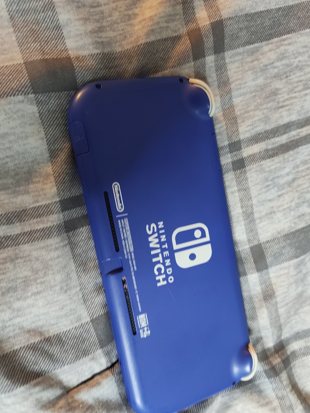 SWITCH LITE, FOR PARTS. NEEDS WORK OR PARTED OUT. BLUE 32GB