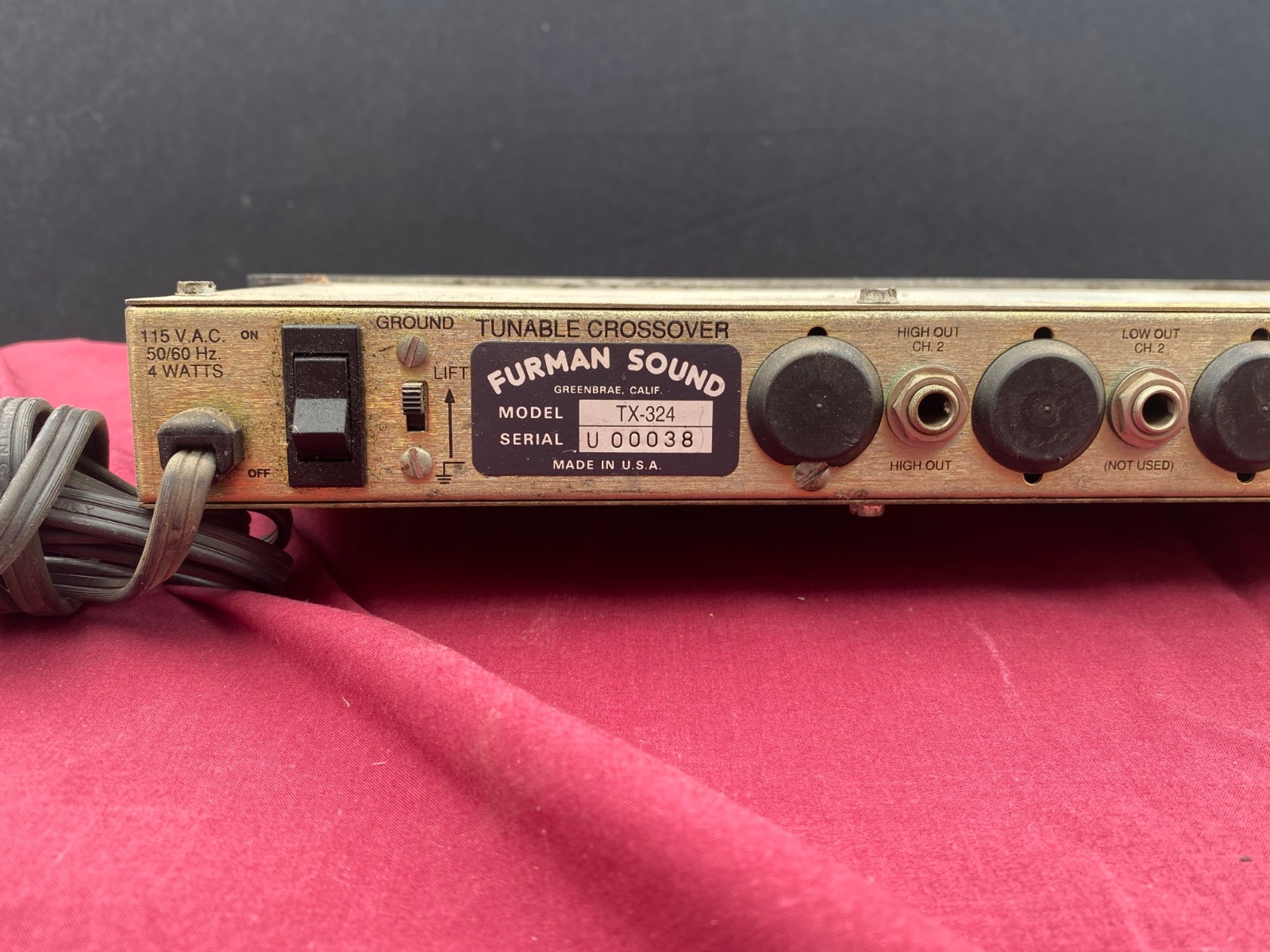 Furman TX-324 Tunable Active 2-way/3-way Crossover/Bandpass Filter
