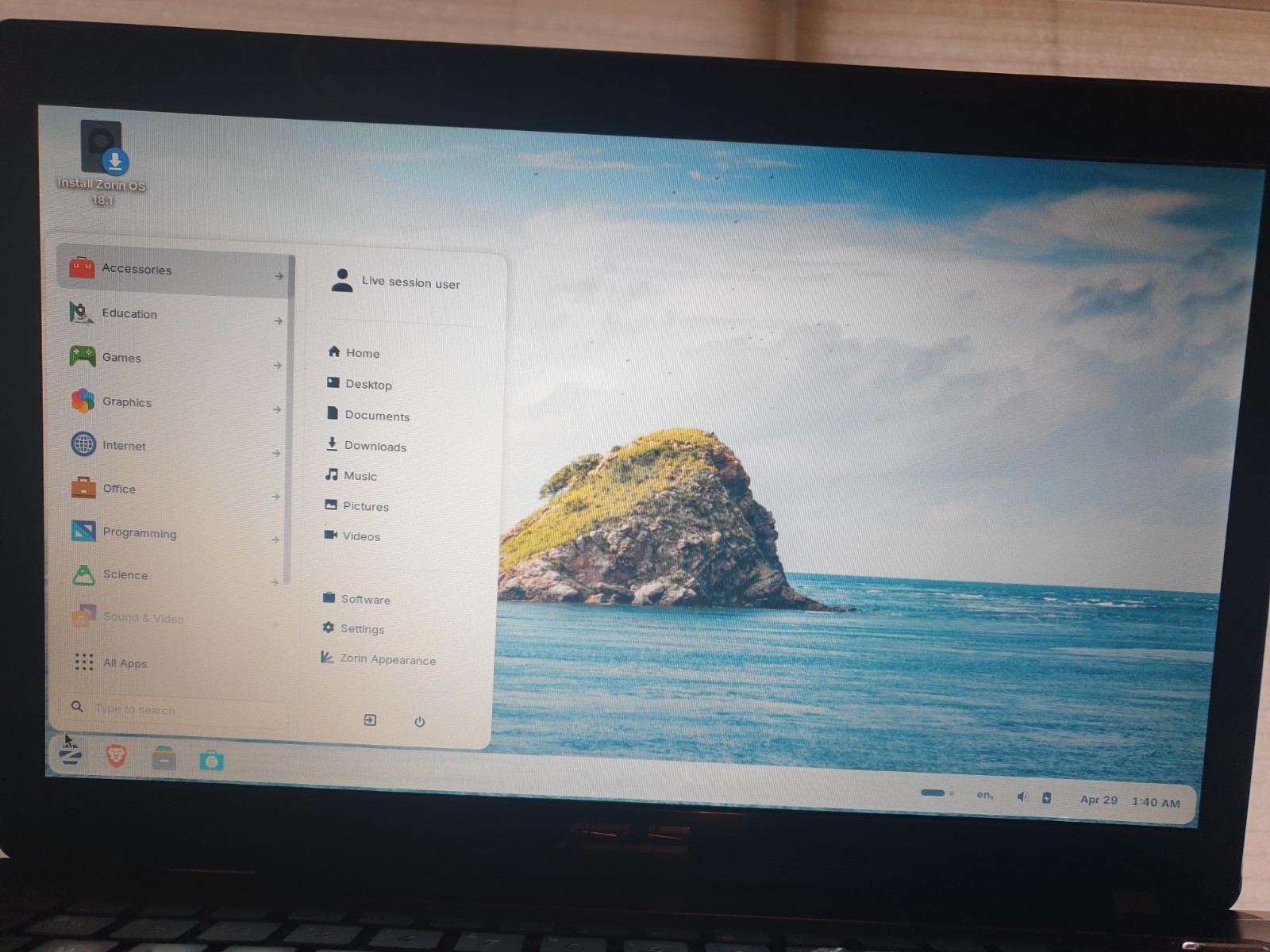 Linux Zorin OS 18.1 Education, 64-bit, Bootable Live and Install USB Flash Drive
