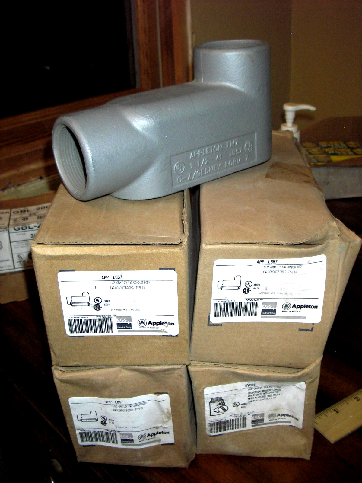 NEW Lot of 5: APPLETON  APP  LB57.. 1 1/2", 1.5" Grayloy FM7 Conduit Body .