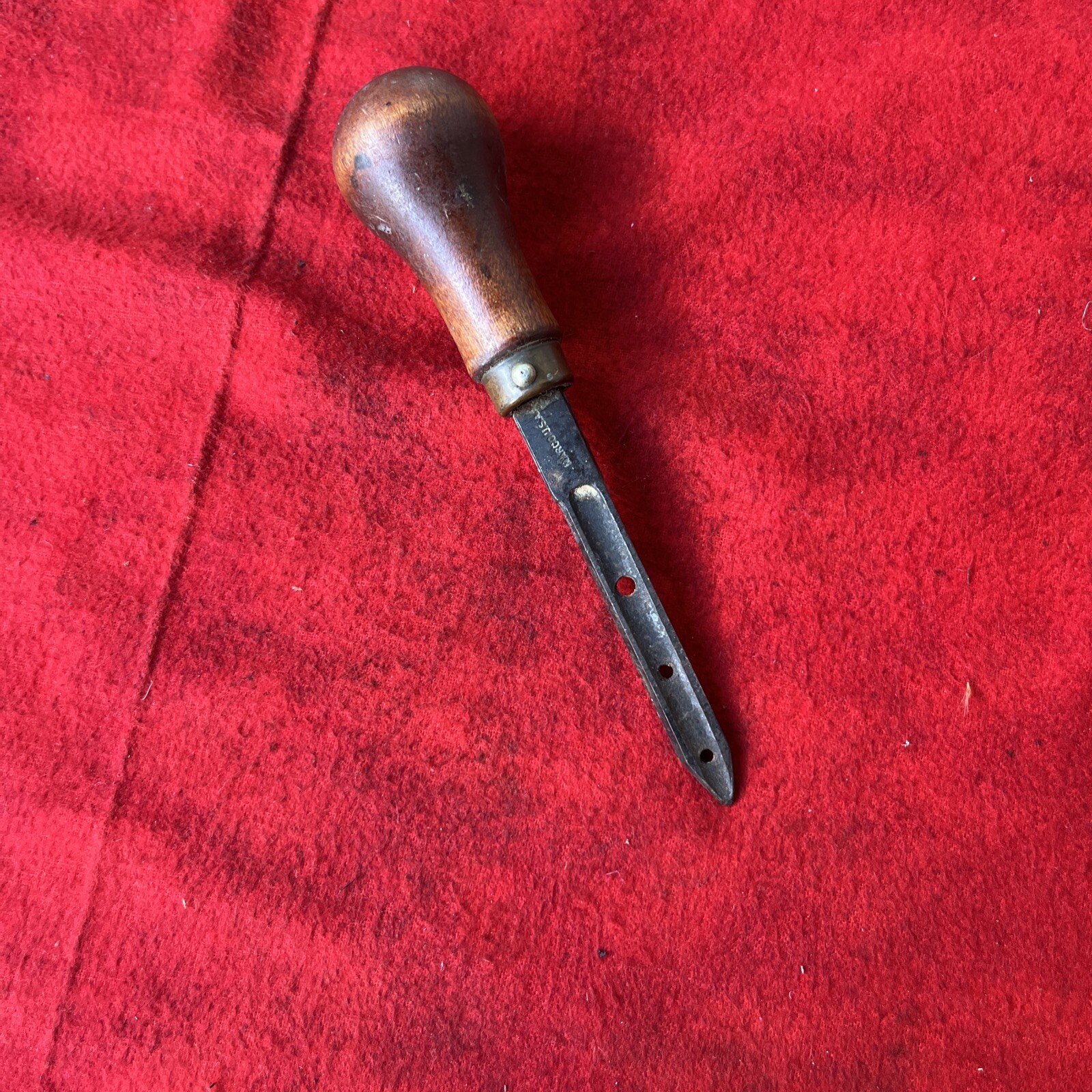 VINTAGE WOOD LEATHER CARVING CHISEL TOOL WOODEN HANDLE (k48)