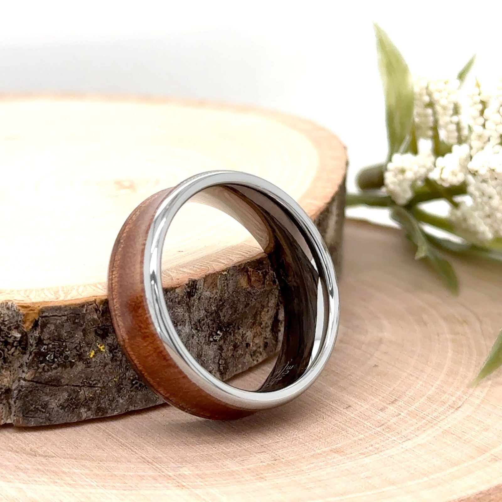 8mm Silver Tungsten Carbide Christmas Gifts Ring Wood Inlay Polished Edges Band