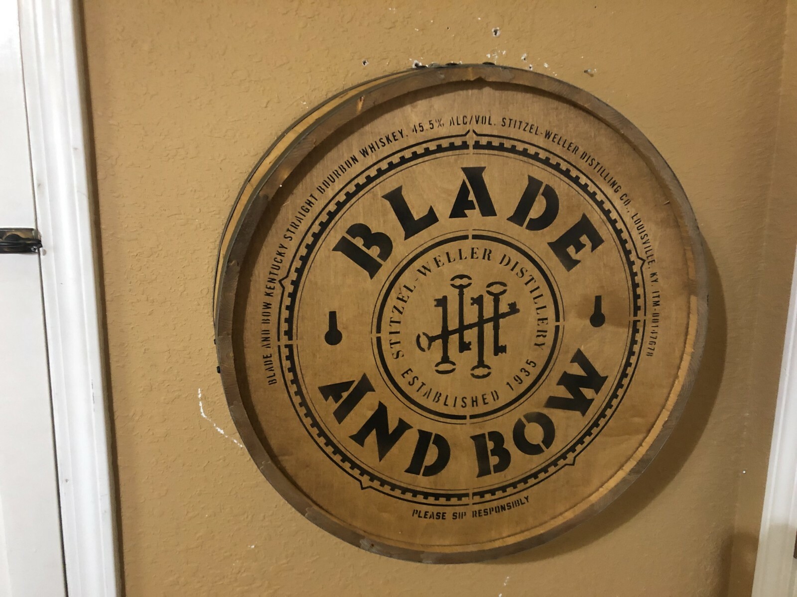 BLADE AND BOW BOURBON BARREL HEAD DISPLAY SIGN MAN CAVE GARAGE DECOR TOP NEW