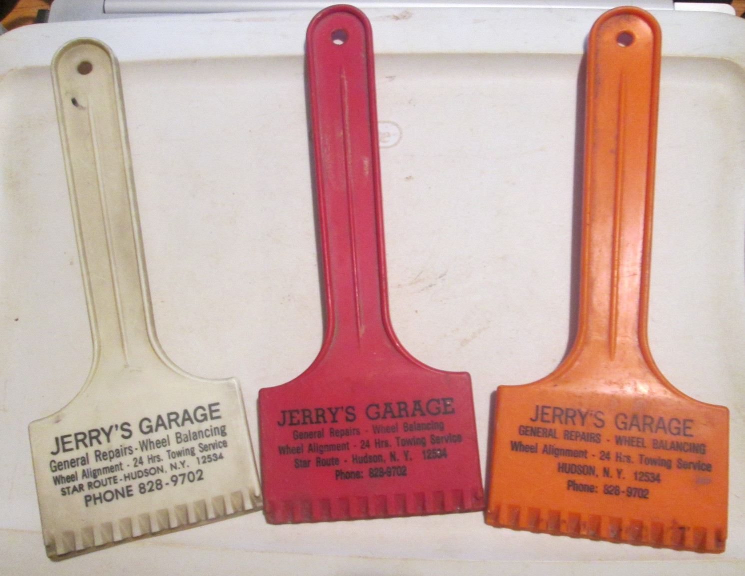 LOT OF 3 VINTAGE PLASTIC JERRY'S GARAGE AUTOMOTIVE ICE SCRAPER HUDSON NEW YORK
