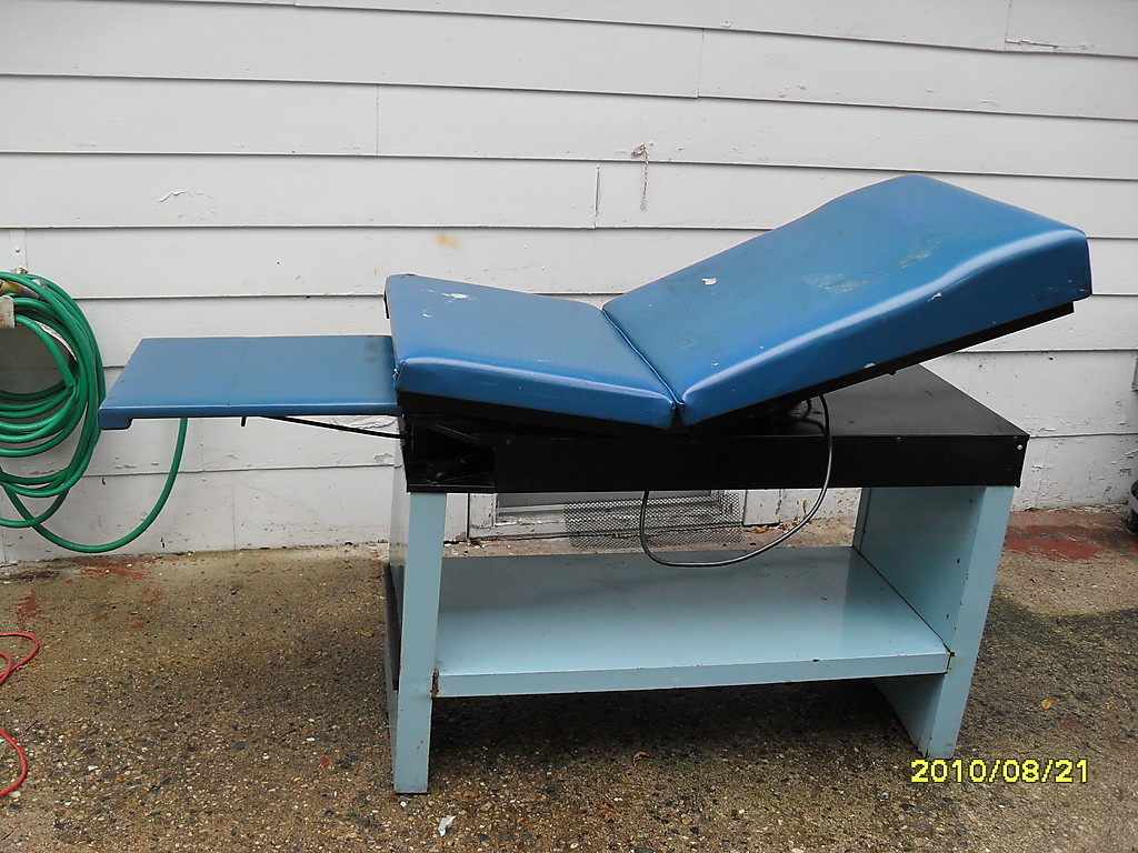 CLINIC EXAMINING HOSPITAL MEDICAL TABLE BED
